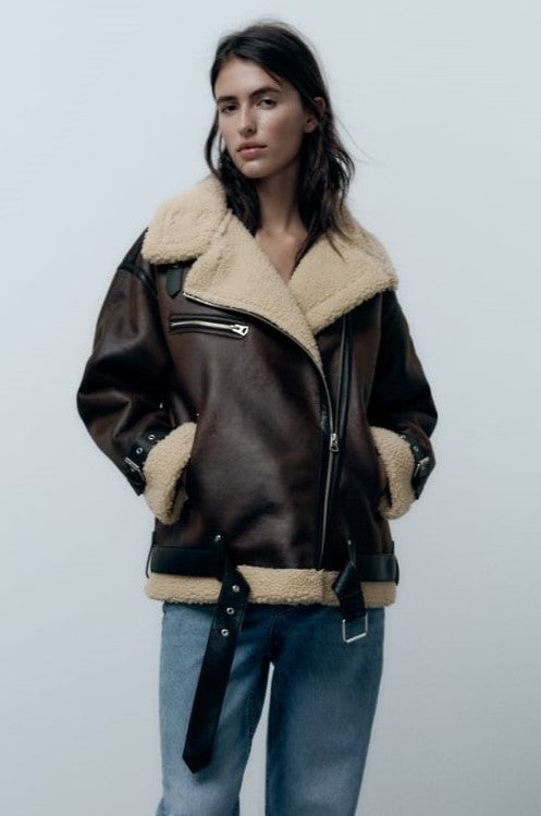 Jacke mit Revers aus Kunstmaterial