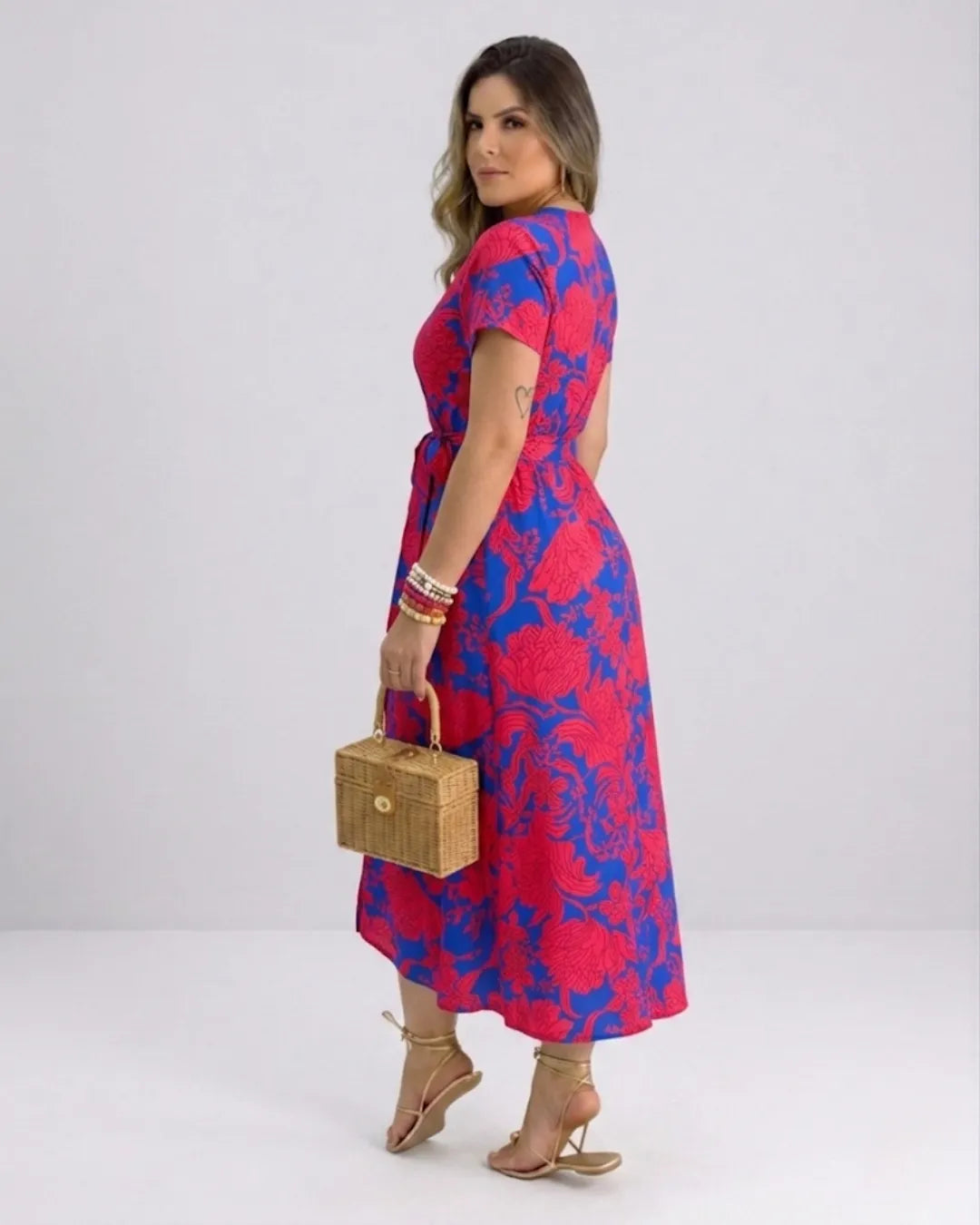 Damen Wickelkleid mit Blumenprint – V-Ausschnitt Midikleid mit Schlitz & Bindegürtel