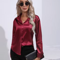 Satinbluse mit langen Ärmeln