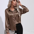 Satinbluse mit langen Ärmeln