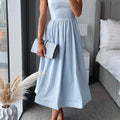 Tailliertes Midikleid mit Spaghettiträgern