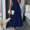 Tailliertes Midikleid mit Spaghettiträgern