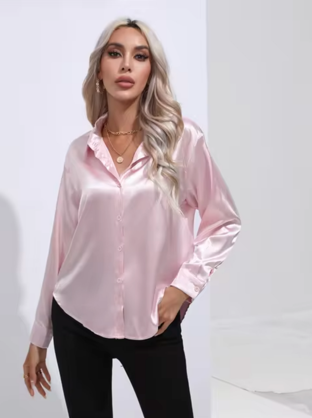 Satinbluse mit langen Ärmeln