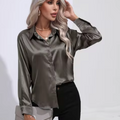 Satinbluse mit langen Ärmeln