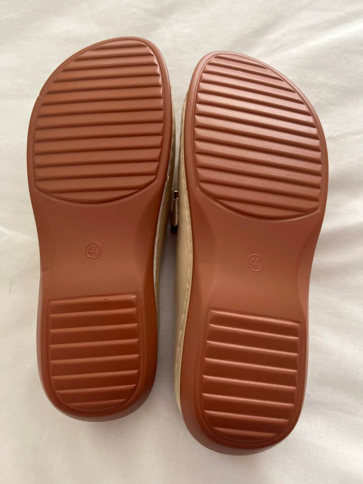 Orthopädische Keilabsatzsandalen