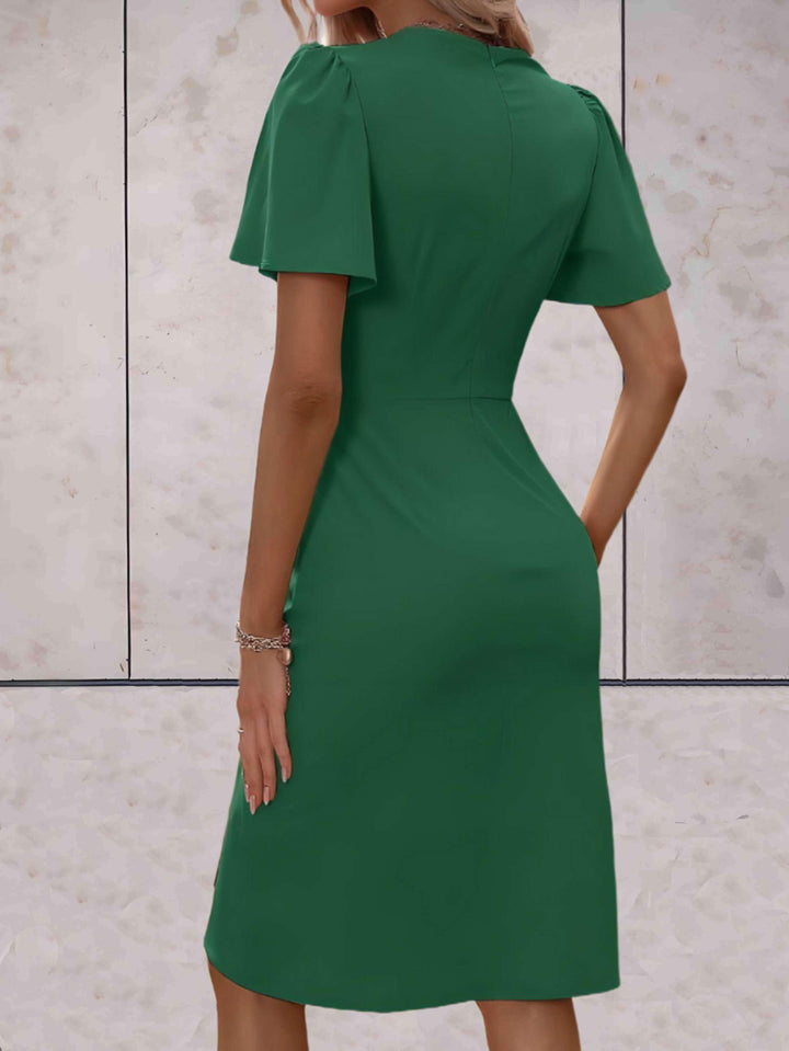 Klassisches Wickelkleid mit V-Ausschnitt
