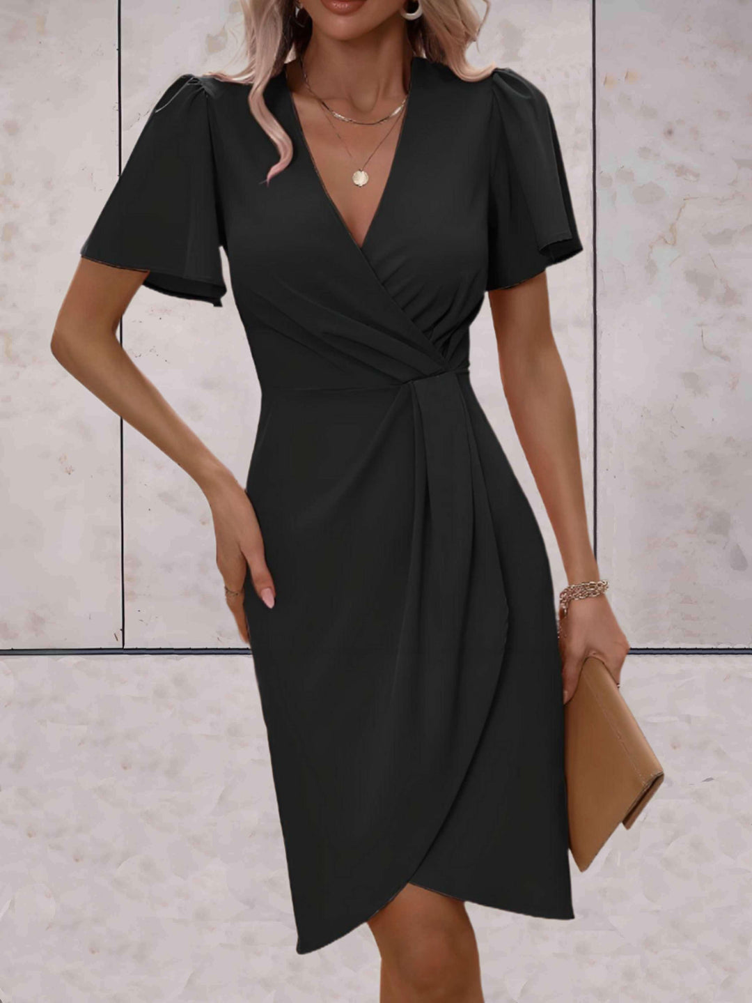 Klassisches Wickelkleid mit V-Ausschnitt