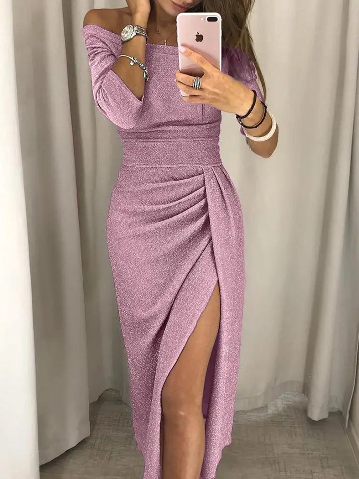 Schulterfreies, Gerafftes, Langärmliges Kleid Mit Seitlichem Schlitz