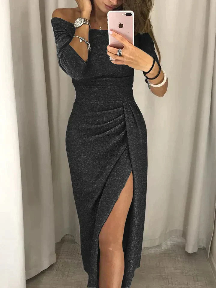 Schulterfreies, Gerafftes, Langärmliges Kleid Mit Seitlichem Schlitz