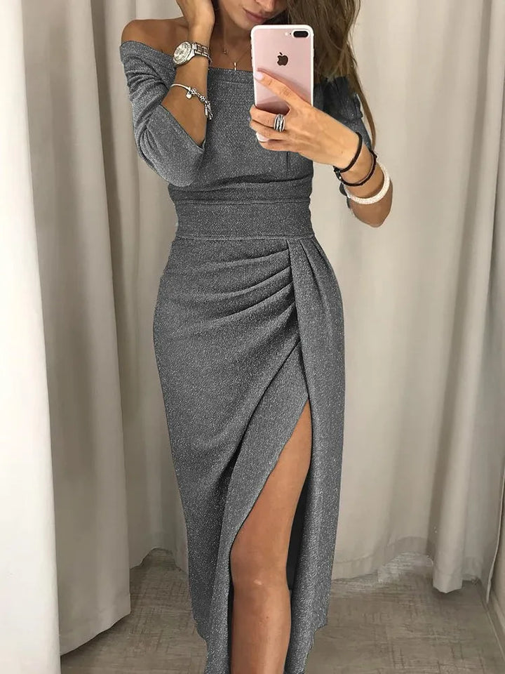 Schulterfreies, Gerafftes, Langärmliges Kleid Mit Seitlichem Schlitz