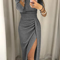 Schulterfreies, Gerafftes, Langärmliges Kleid Mit Seitlichem Schlitz