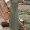 Elegantes Kurzarmkleid mit chorkragen