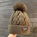 Bommelmütze mit Ohrenklappen – Warme Strickmütze für Damen im Winter