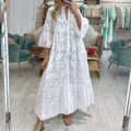 Elegantes Kleid mit Lochstickerei