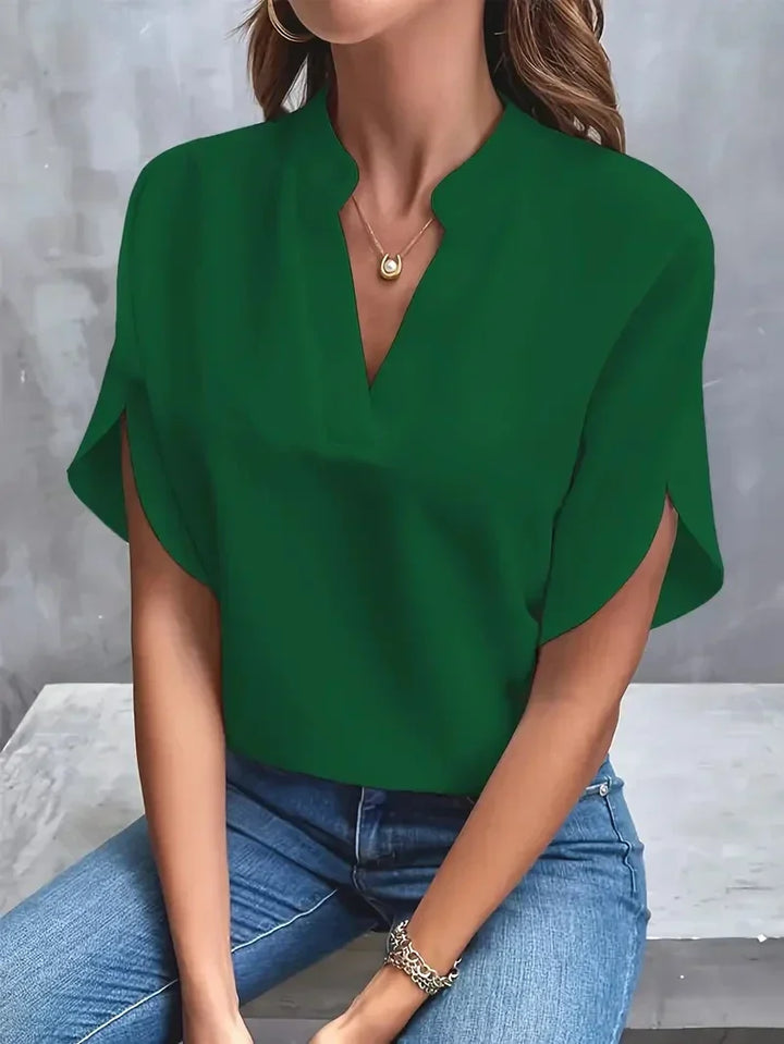 Bluse mit V-Ausschnitt und Seitenschlitzen