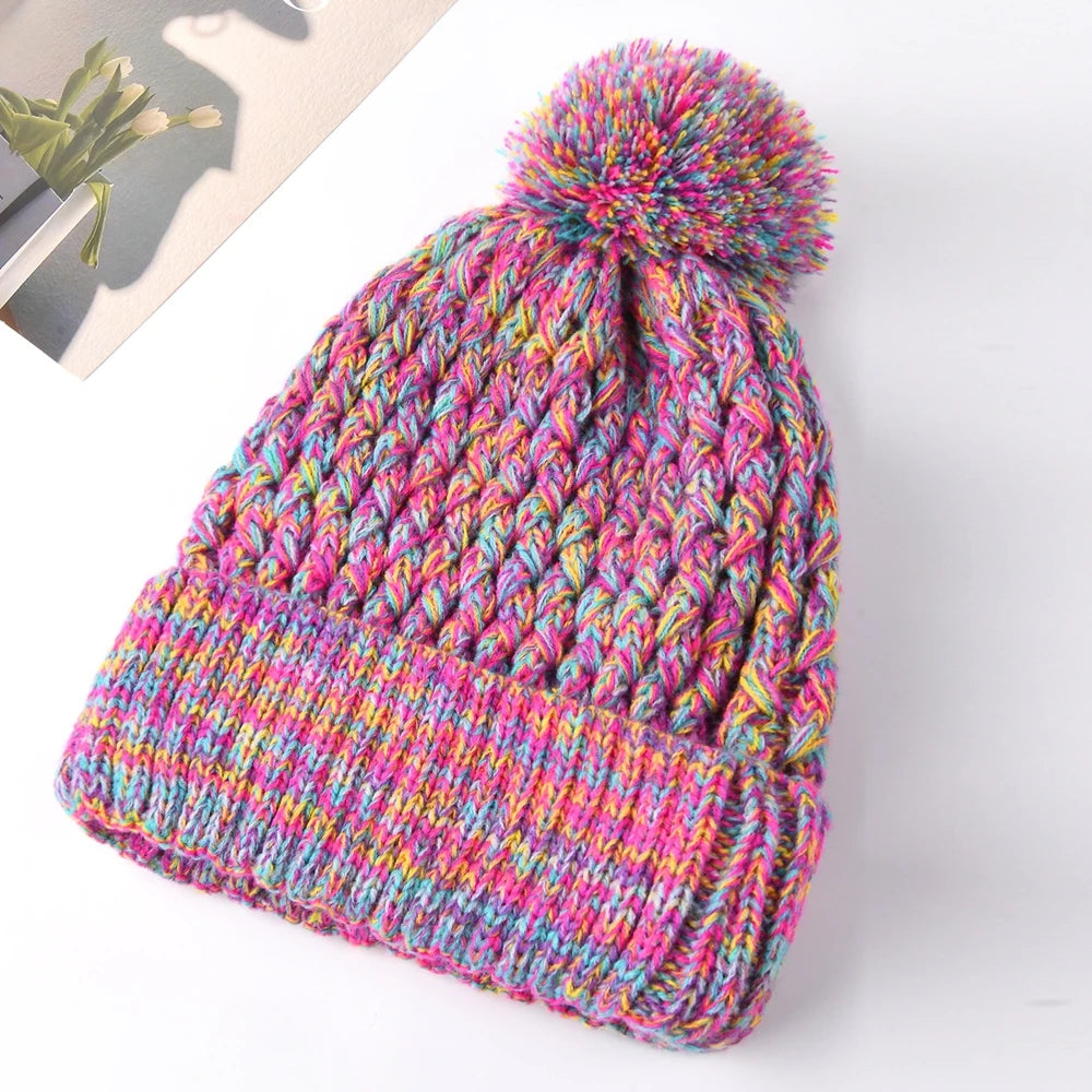 Bommelmütze Damen – Gestrickte Wintermütze mit Bommel und Ananas-Muster