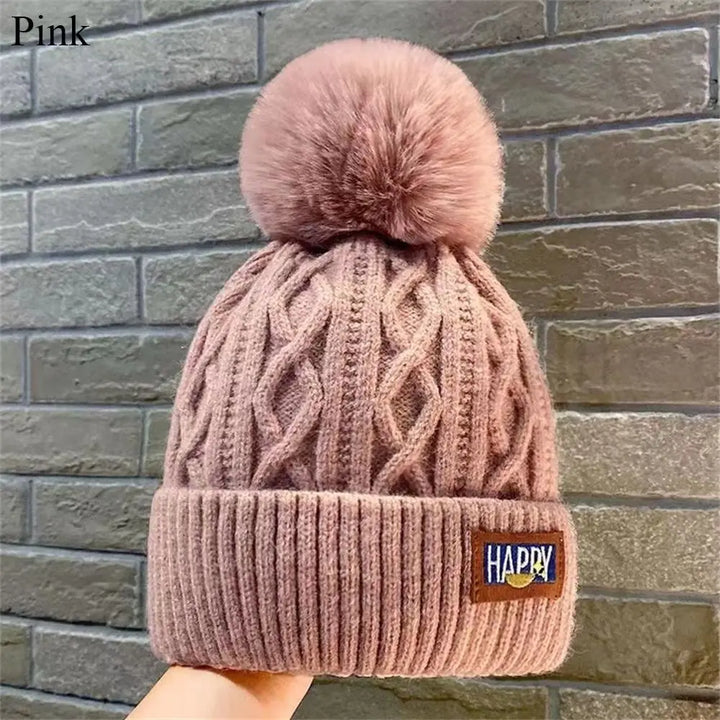 Bommelmütze mit Ohrenklappen – Warme Strickmütze für Damen im Winter