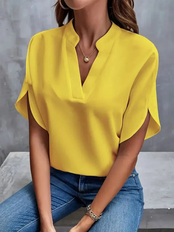 Bluse mit V-Ausschnitt und Seitenschlitzen