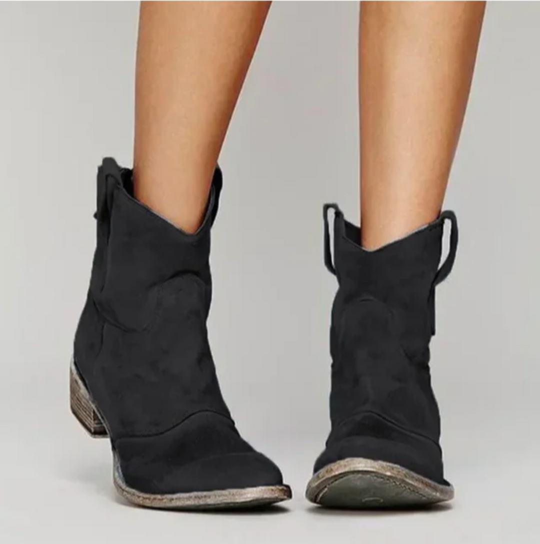 Elegante Wildleder-Westernstiefel für einen stilvollen Look