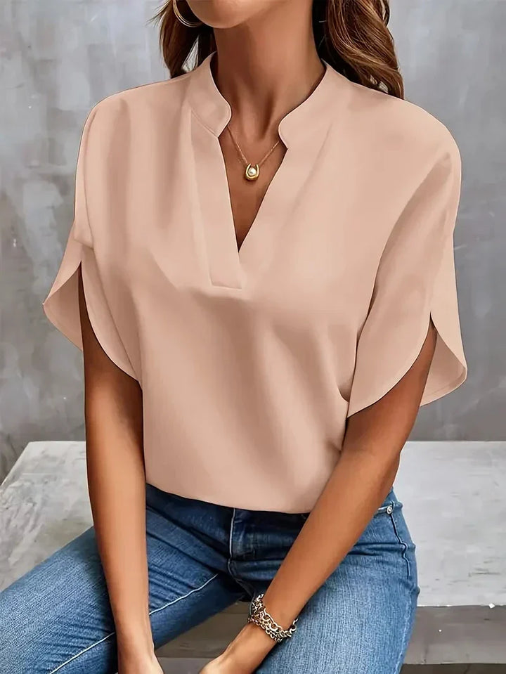 Bluse mit V-Ausschnitt und Seitenschlitzen