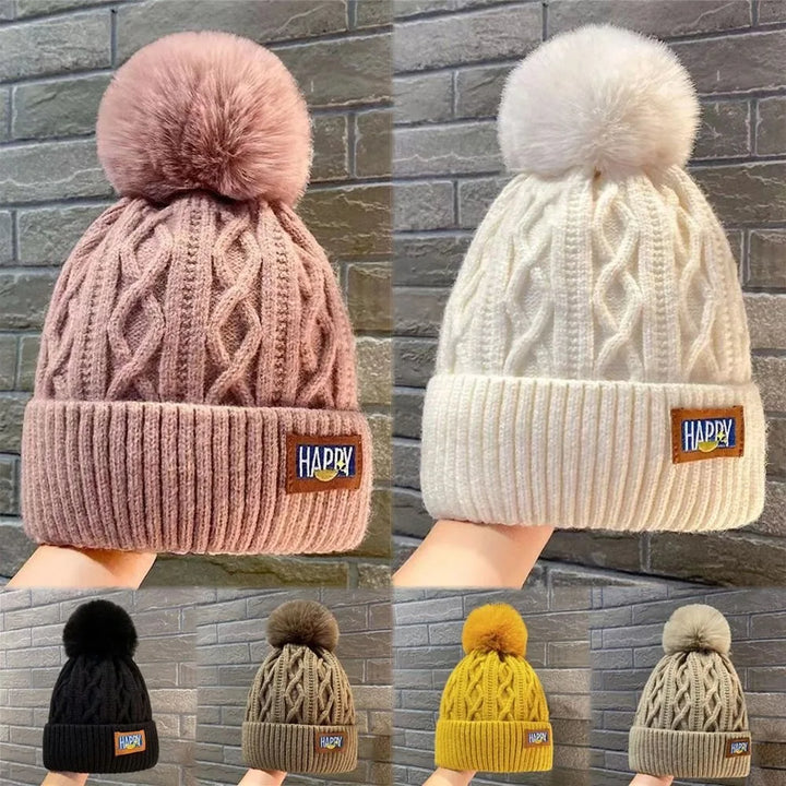 Bommelmütze mit Ohrenklappen – Warme Strickmütze für Damen im Winter