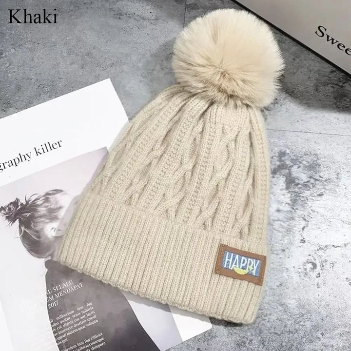 Bommelmütze mit Ohrenklappen – Warme Strickmütze für Damen im Winter