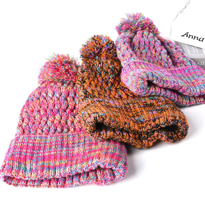 Bommelmütze Damen – Gestrickte Wintermütze mit Bommel und Ananas-Muster