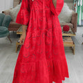 Elegantes Kleid mit Lochstickerei
