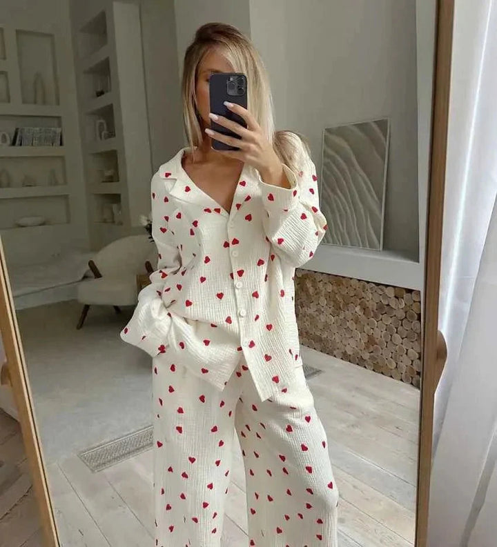 Zweiteiliges Pyjama-Set mit Herzmuster & Weitem Bein