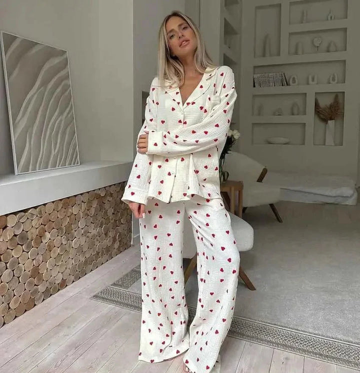 Zweiteiliges Pyjama-Set mit Herzmuster & Weitem Bein