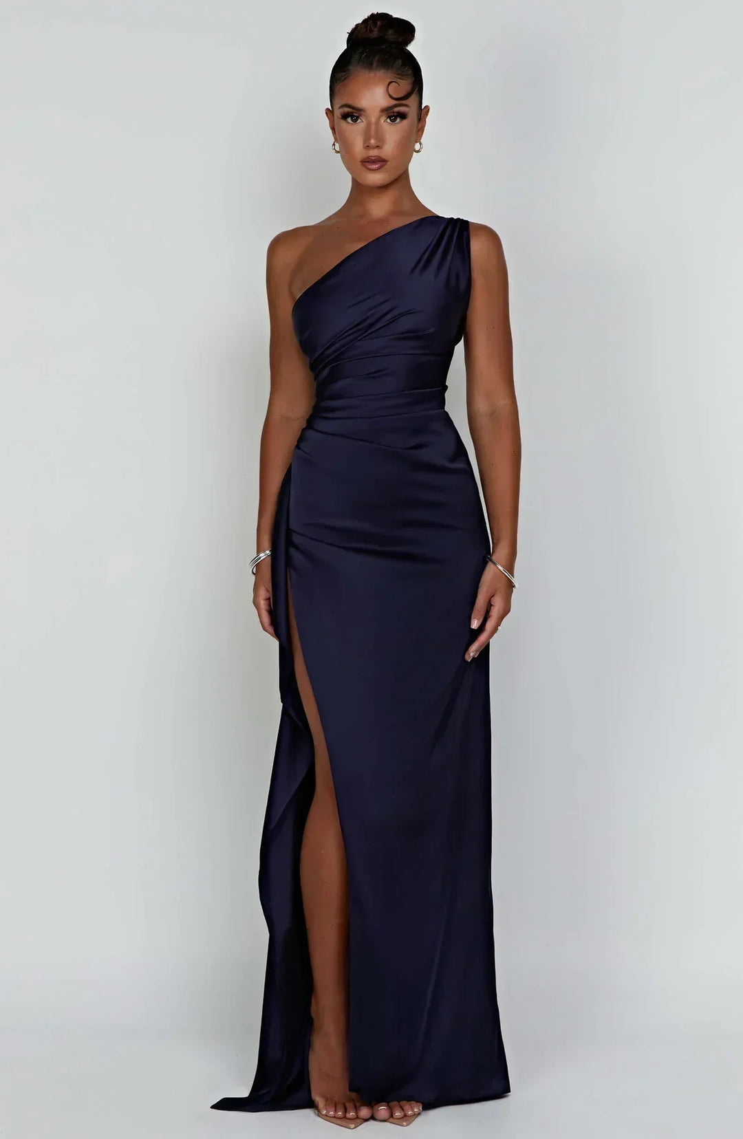 Damen Satin Maxikleid | Festlich & Elegant — Ein-Schulter, Beinschlitz, fließend