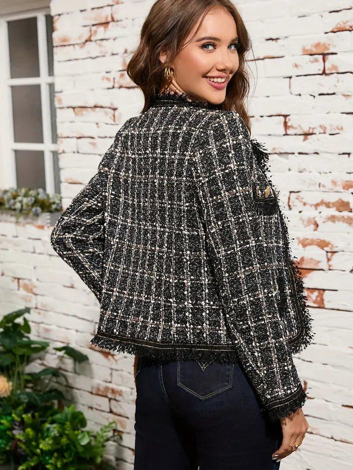 Bouclé-Jacke im Parisian Chic