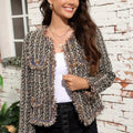 Bouclé-Jacke im Parisian Chic