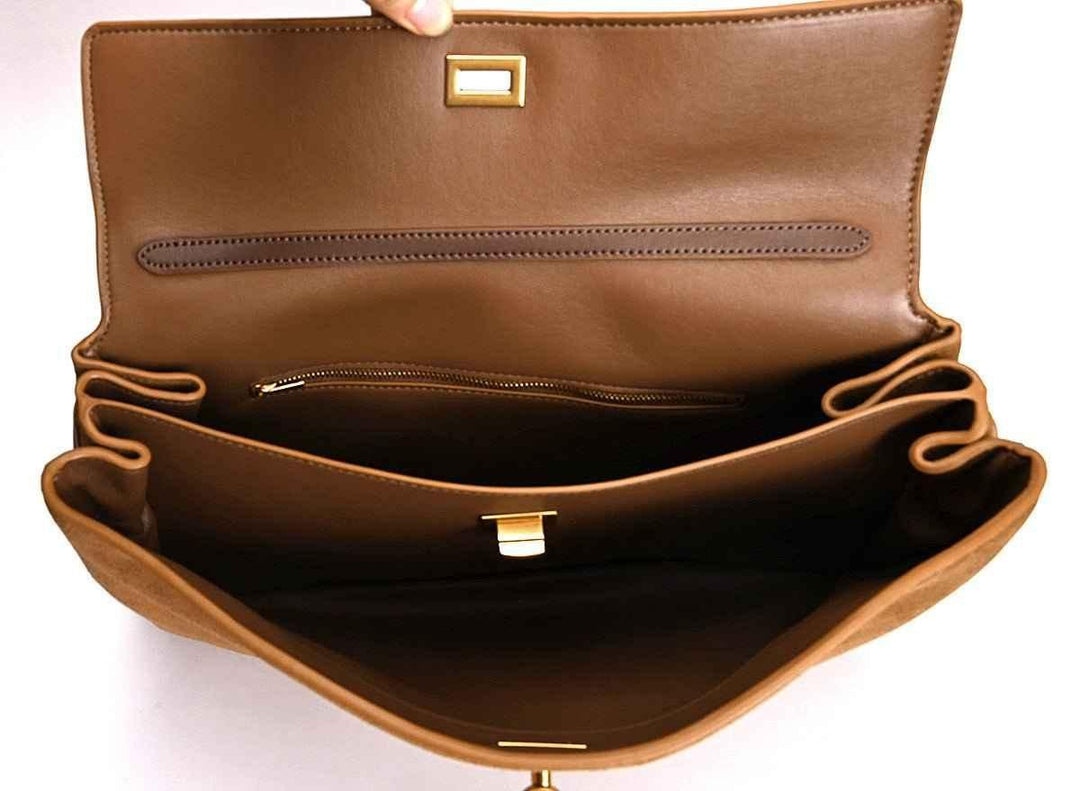 Luxuriöse Schultertasche in Wildlederoptik