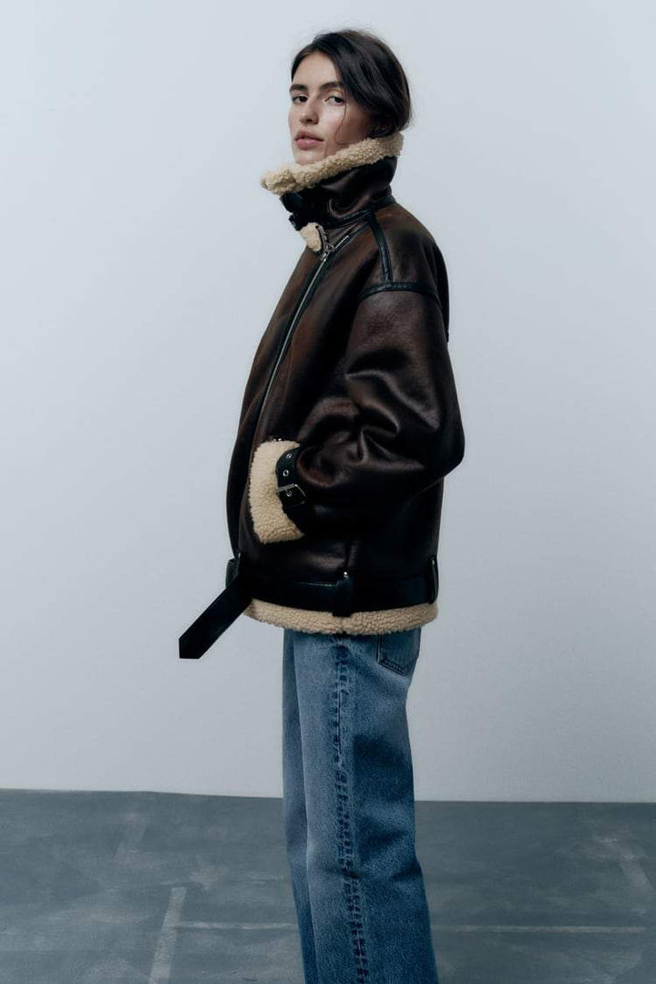 Jacke mit Revers aus Kunstmaterial